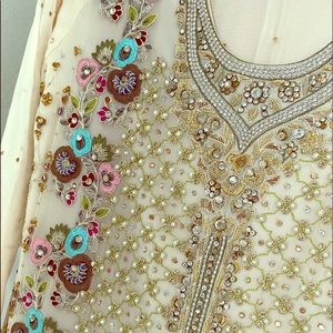 Pakistani shalwar kameez